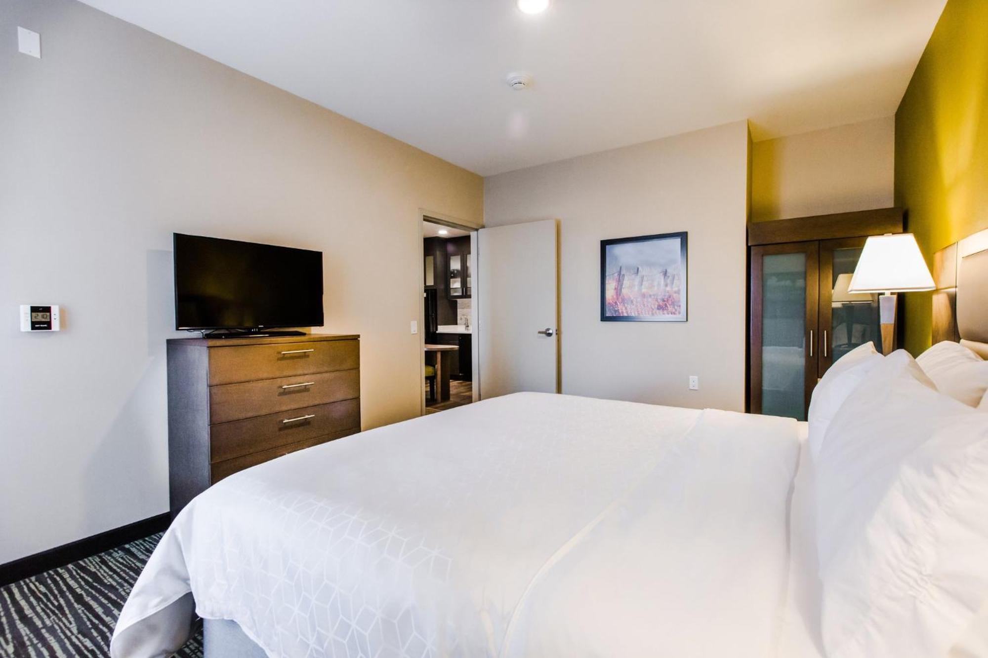 Candlewood Suites West Edmonton - Mall Area By Ihg Exterior foto